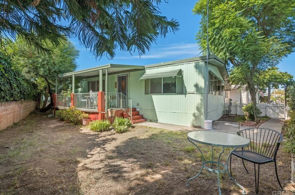 17 Crusader Ave, Escondido, CA 92027