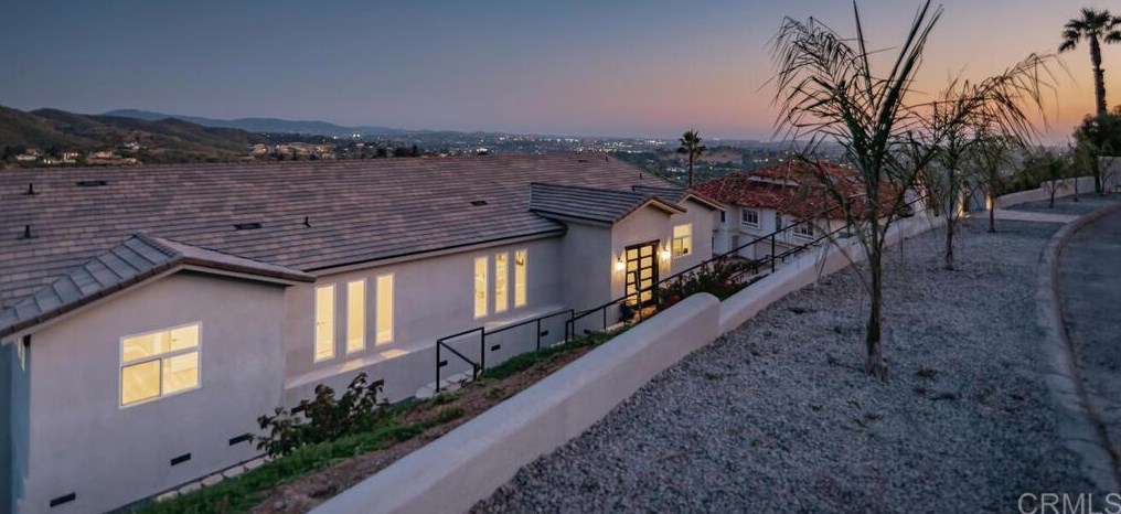 3039 Palm Hill Dr, Vista, CA 92084