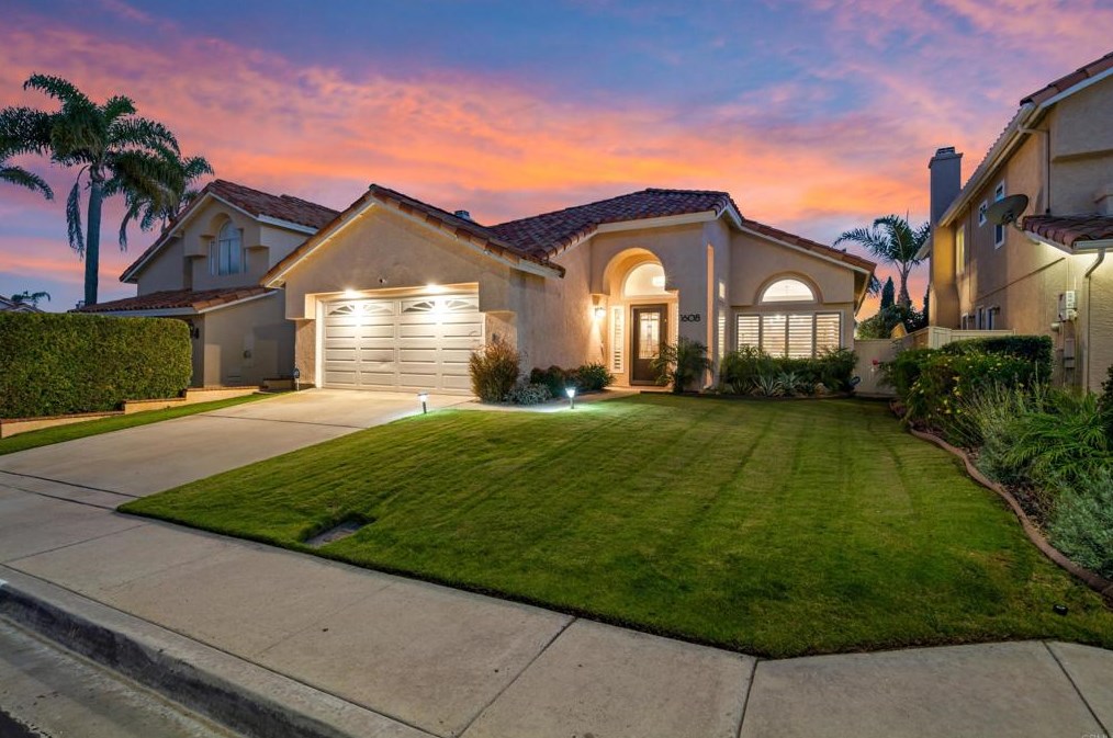 1608 Olympus Loop Dr, Vista, CA 92081