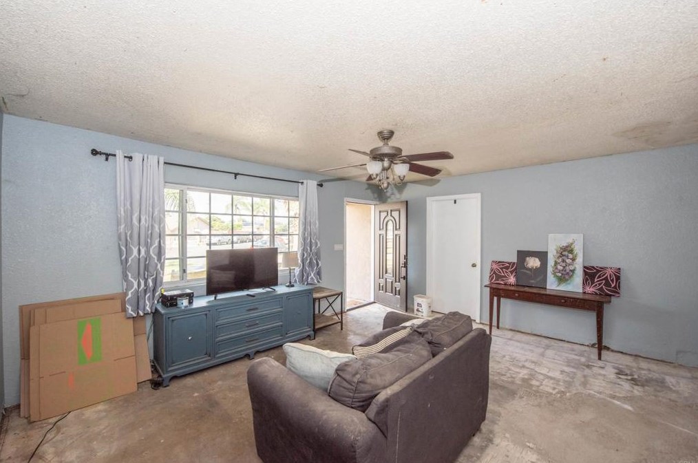 703 Mills St, Escondido, CA 92027