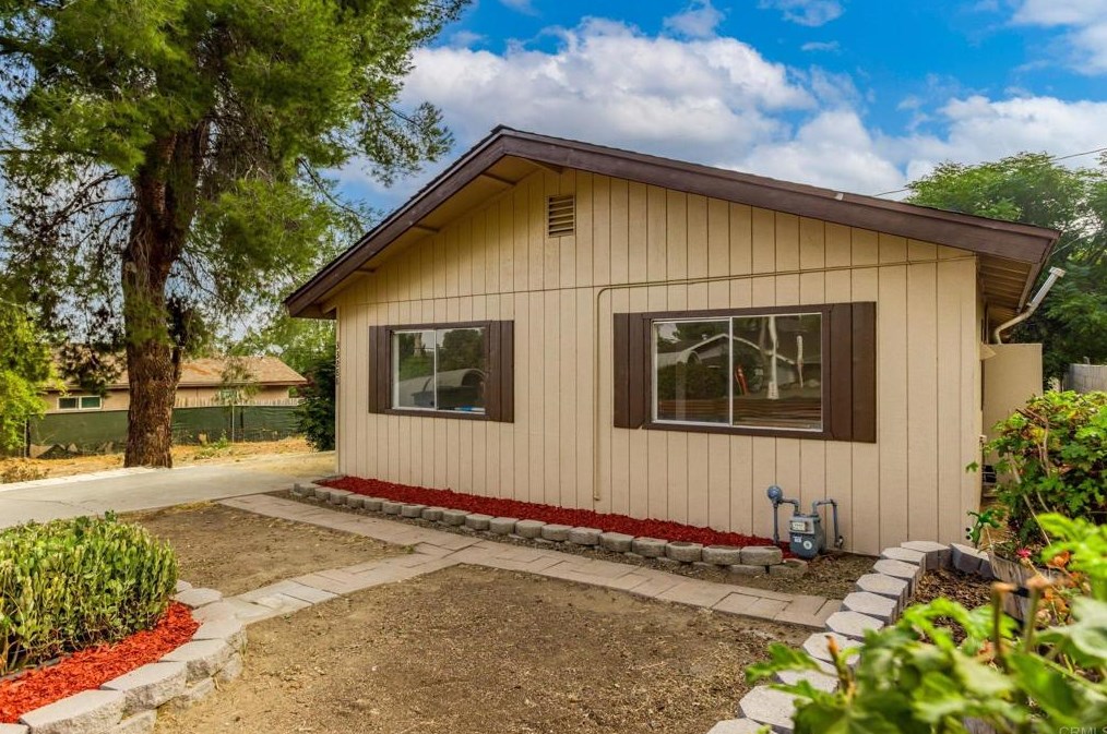 33288 Landerville Blvd, Lake Elsinore, CA 92530