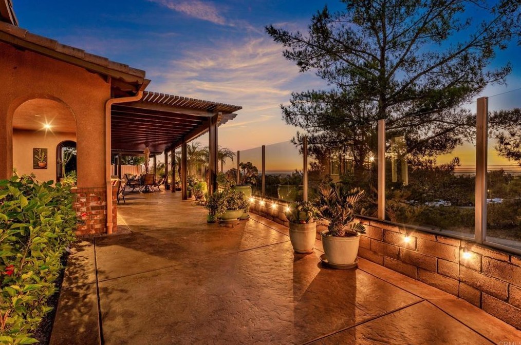 207 Clayton Parkinson Ct, Fallbrook CA  92028-2608 exterior