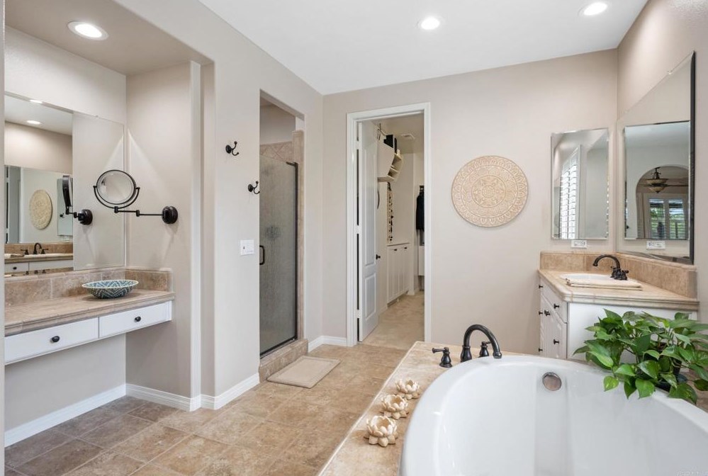 207 Clayton Parkinson Ct, Fallbrook CA  92028-2608 exterior