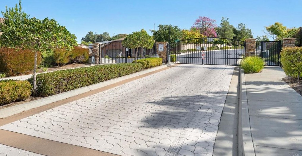 207 Clayton Parkinson Ct, Fallbrook CA  92028-2608 exterior