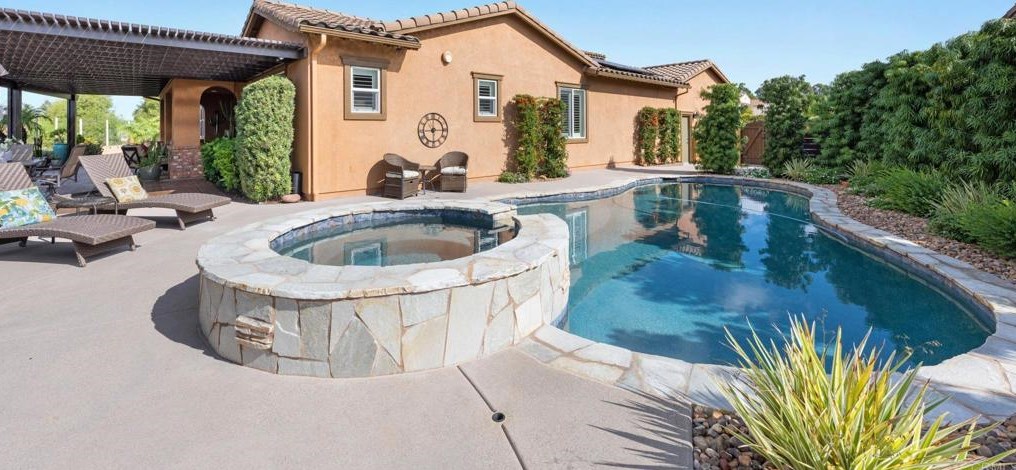 207 Clayton Parkinson Ct, Fallbrook CA  92028-2608 exterior