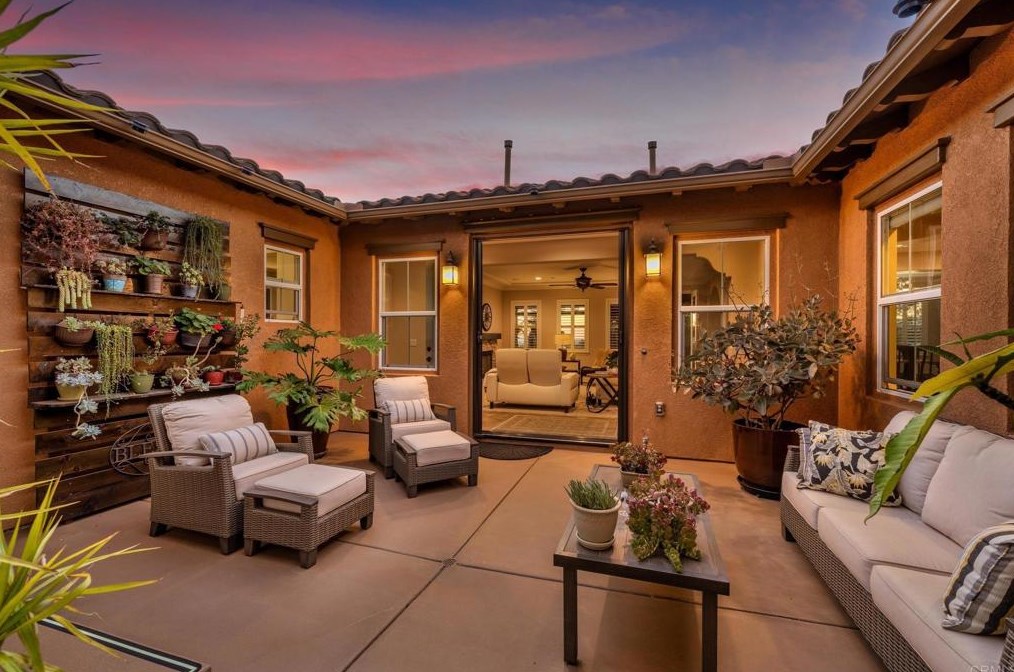 207 Clayton Parkinson Ct, Fallbrook CA  92028-2608 exterior