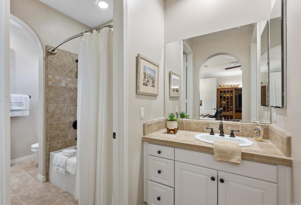 207 Clayton Parkinson Ct, Fallbrook CA  92028-2608 exterior