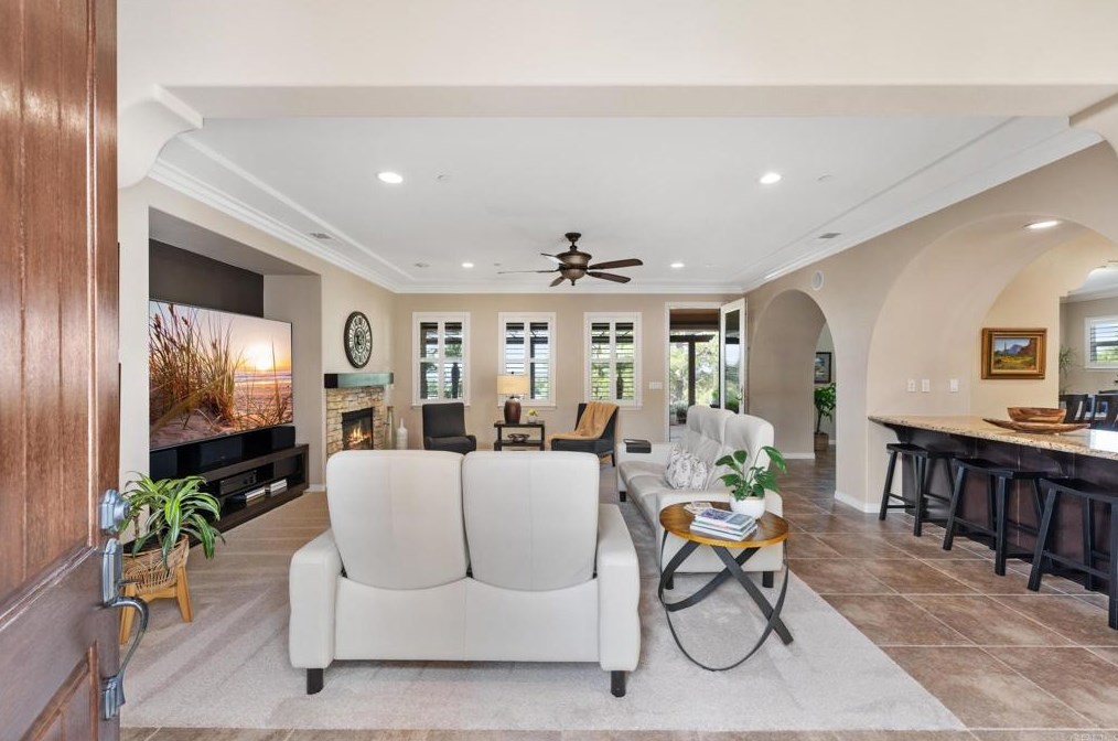 207 Clayton Parkinson Ct, Fallbrook CA  92028-2608 exterior