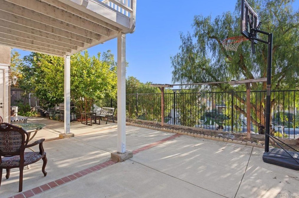 819 Sierra Verde Dr, Vista, CA 92084
