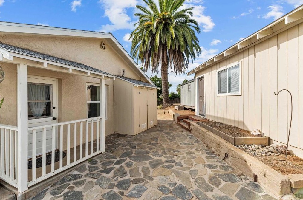 1012 Torole Cir, Vista, CA 92084