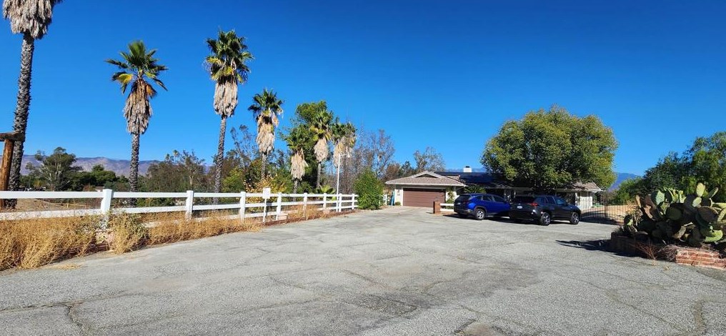 27430 Columbia St, Hemet CA  92544-8162 exterior