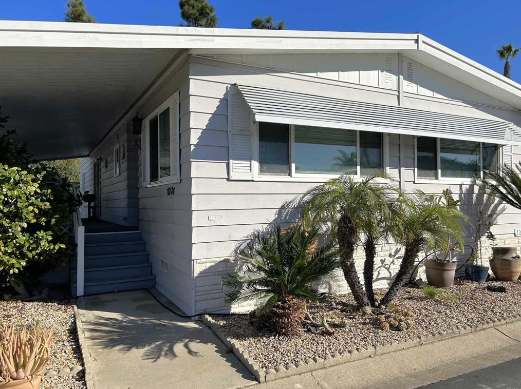 7226 San Bartolo St #204, Carlsbad, CA 92011