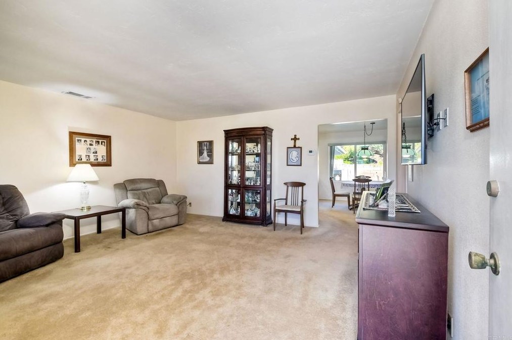 952 La Tierra Dr, San Marcos, CA 92078