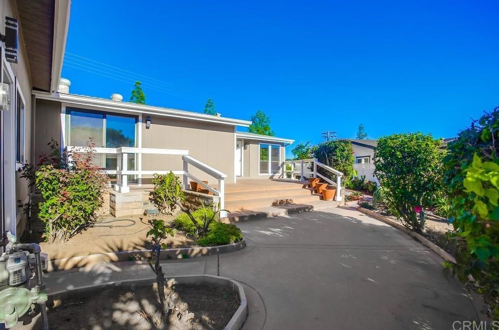 1654 Lotus Gln, Escondido CA  92026-1847 exterior