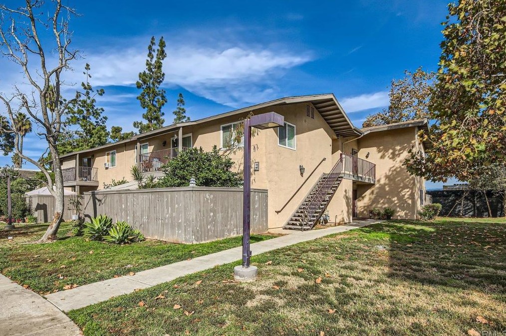 240 Lincoln Ave, Escondido CA  92026-3717 exterior