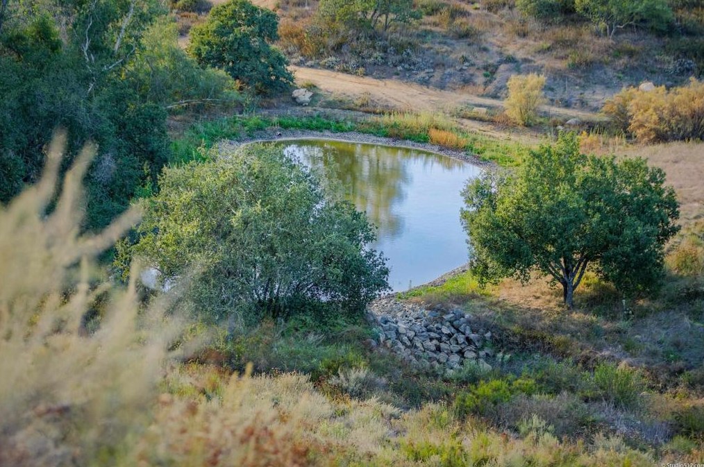 17550 Bear Valley Ln, Escondido CA  92027-6014 exterior