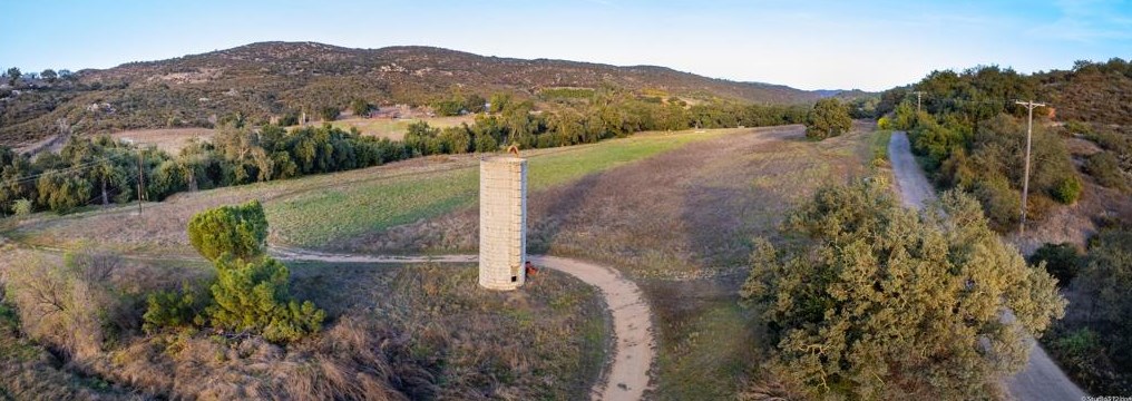 17550 Bear Valley Ln, Escondido CA  92027-6014 exterior