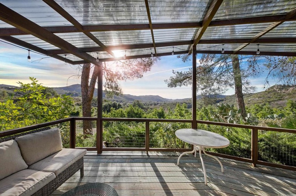 17550 Bear Valley Ln, Escondido CA  92027-6014 exterior