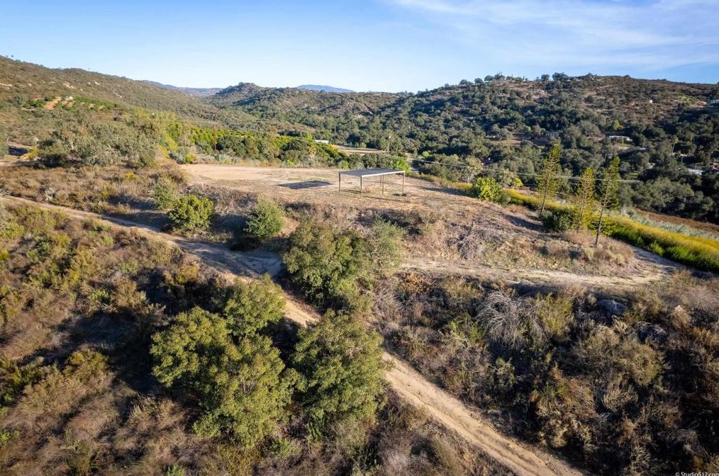 17550 Bear Valley Ln, Escondido CA  92027-6014 exterior