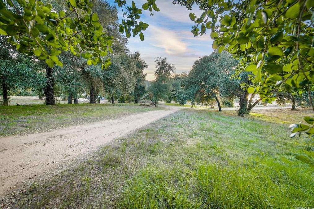 17550 Bear Valley Ln, Escondido CA  92027-6014 exterior