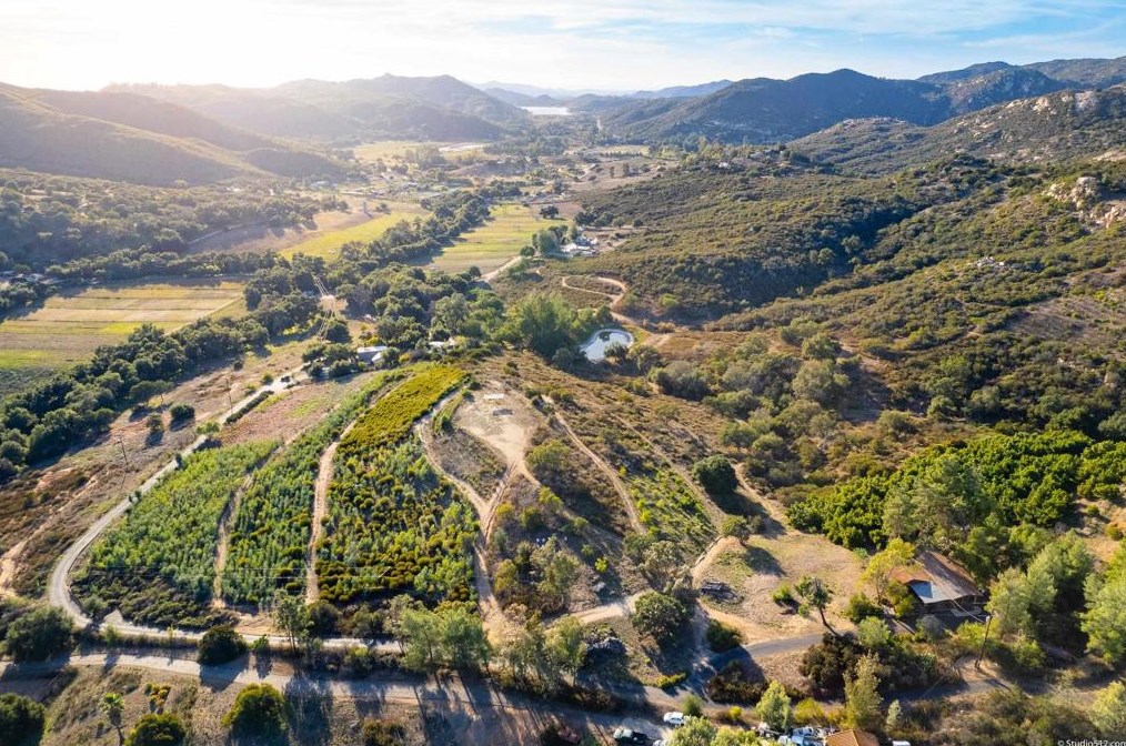 17550 Bear Valley Ln, Escondido CA  92027-6014 exterior