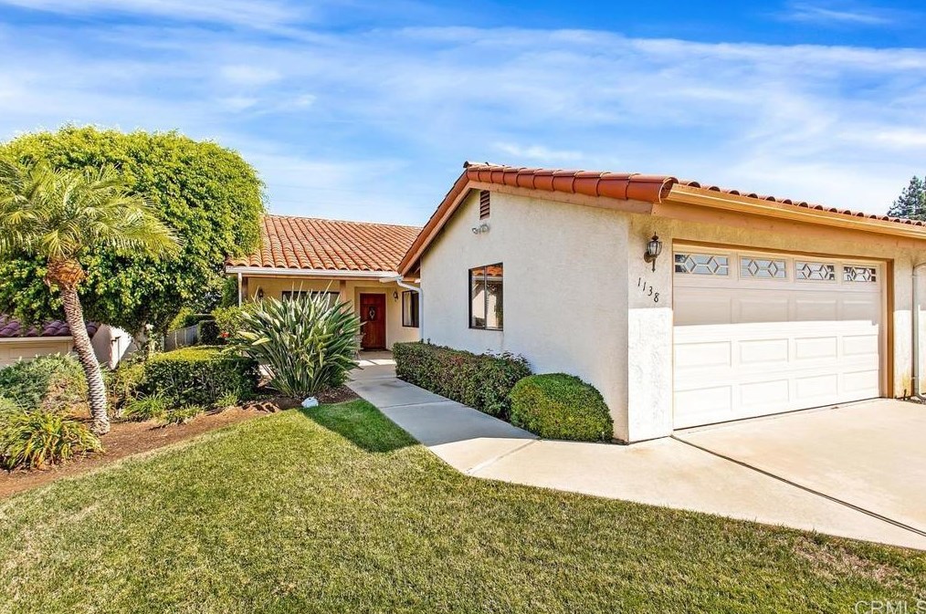 1138 N Crescent Ridge Rd, Fallbrook, CA 92028