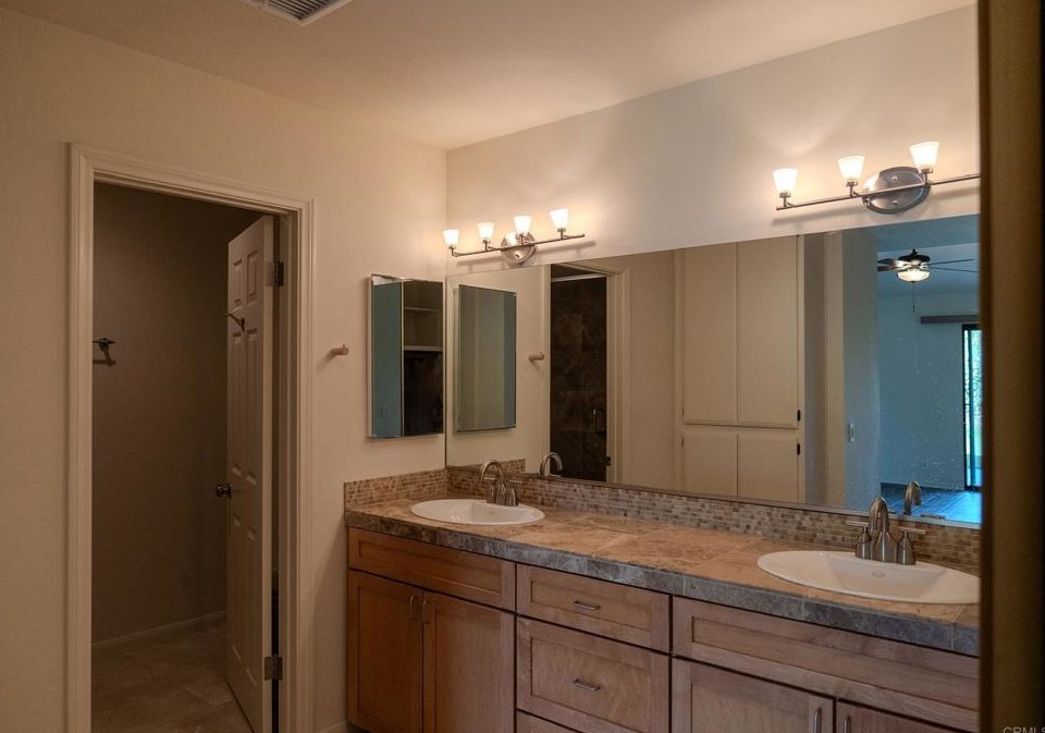 1138 Crescent Ridge Rd, Fallbrook CA  92028-3658 exterior