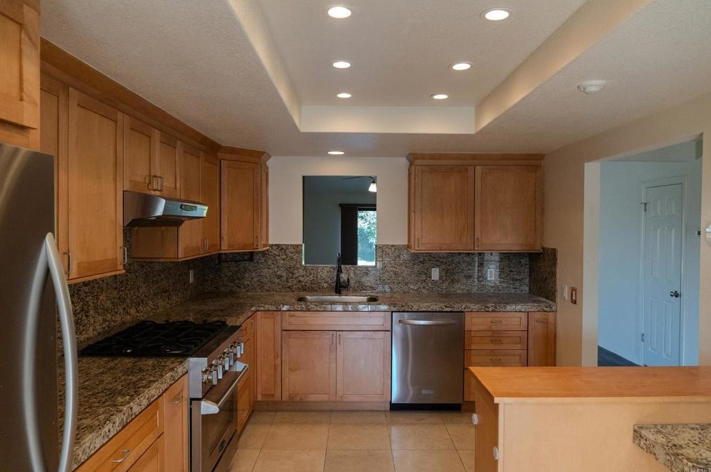 1138 Crescent Ridge Rd, Fallbrook CA  92028-3658 exterior