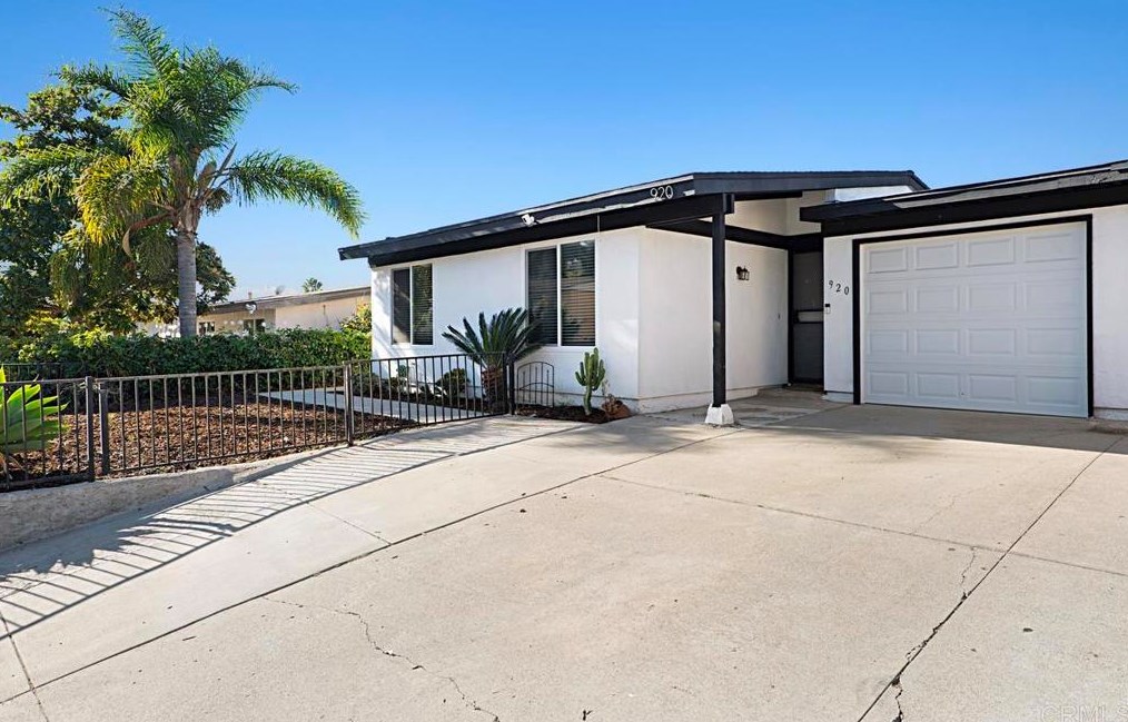 920 Raintree Pl, Vista, CA 92084