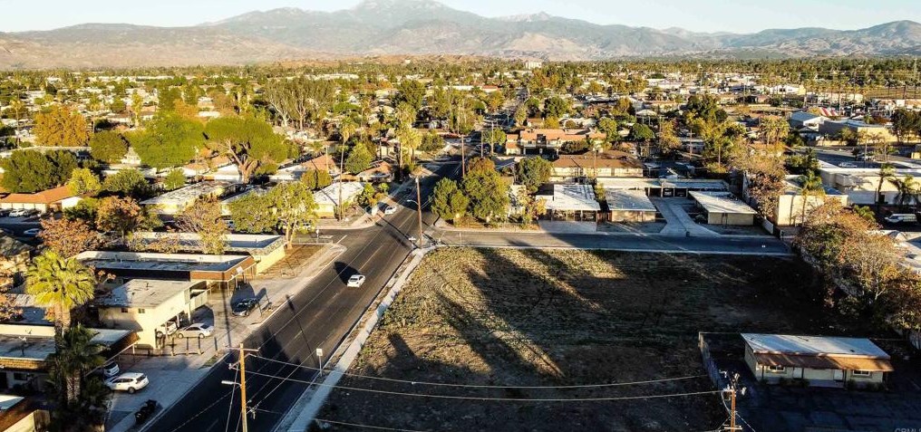 1309 Latham Ave, Hemet CA  92543-3853 exterior