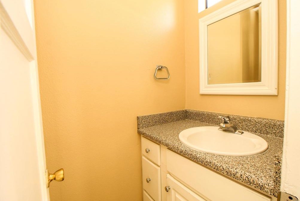 1309 Latham Ave, Hemet CA  92543-3853 exterior