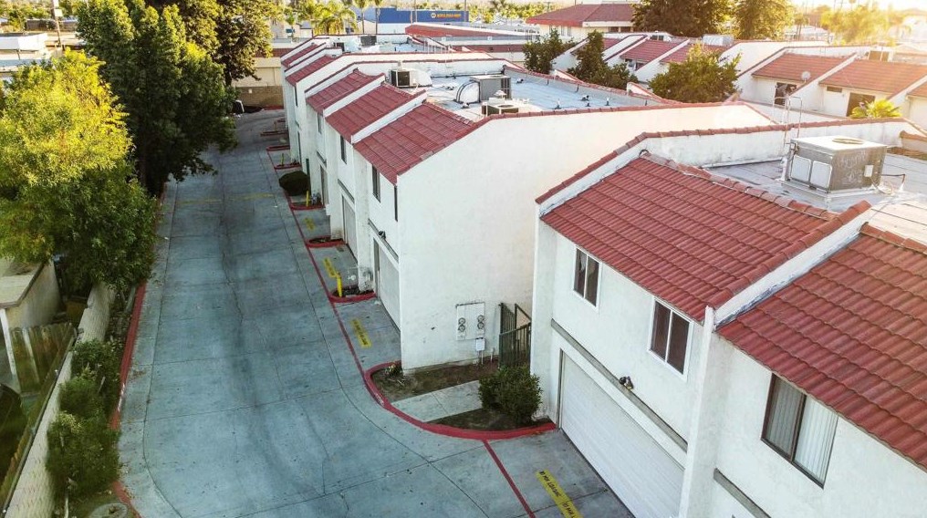 1309 Latham Ave, Hemet CA  92543-3853 exterior