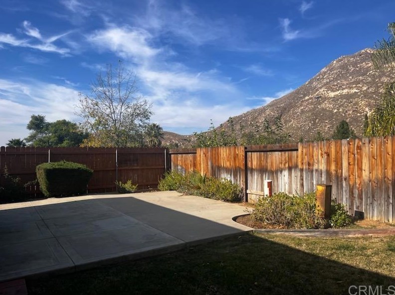 401 Massachusetts Ave, Riverside CA  92507-3102 exterior