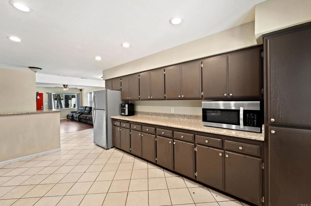 933 Vanita St, Fallbrook, CA 92028-1554