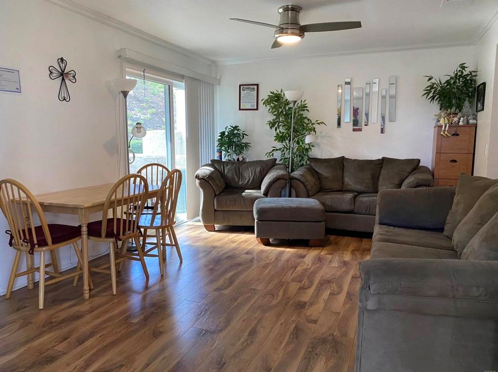 230 Diamond Way #148, Vista, CA 92083