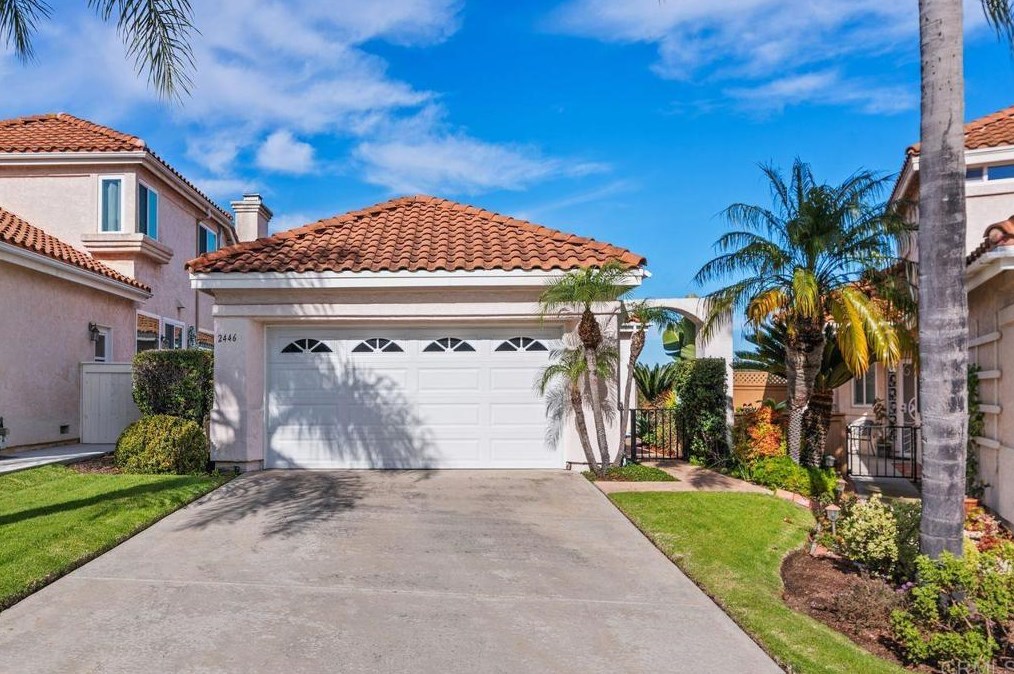 2446 Eagle Crest Ln, Vista, CA 92081