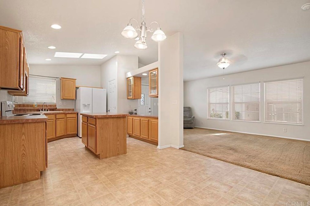 1600 E Vista Way #123, Vista, CA 92084