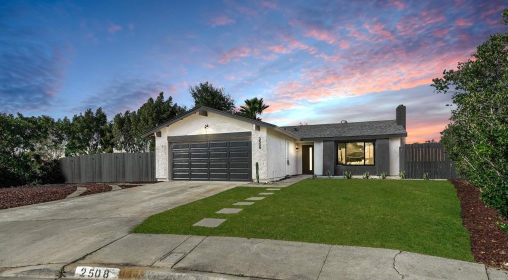 2508 Meadowlark Ln, Escondido, CA 92027-3538
