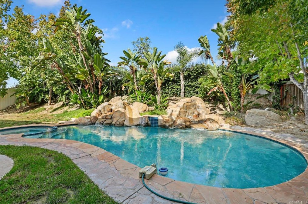 813 Calle Lagasca, Chula Vista CA  91910-8039 exterior