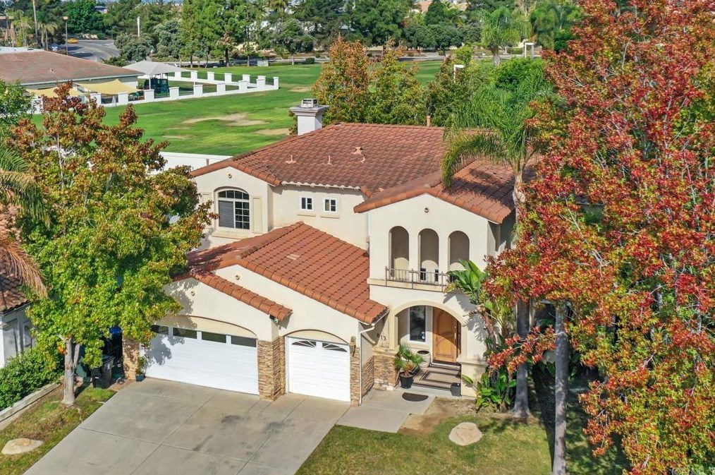 813 Calle Lagasca, Chula Vista CA  91910-8039 exterior