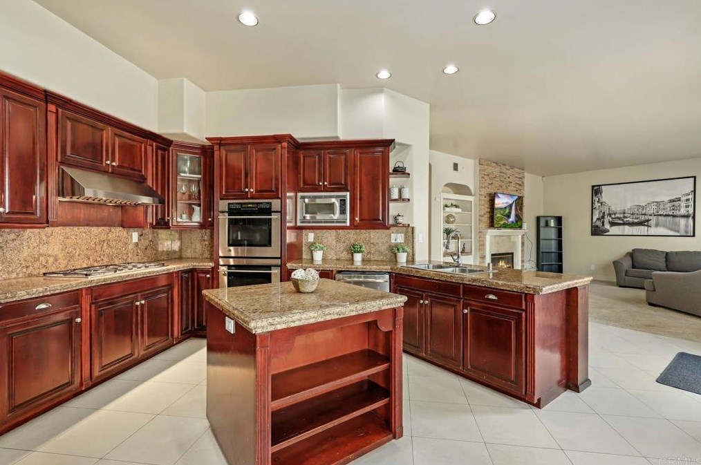 813 Calle Lagasca, Chula Vista CA  91910-8039 exterior