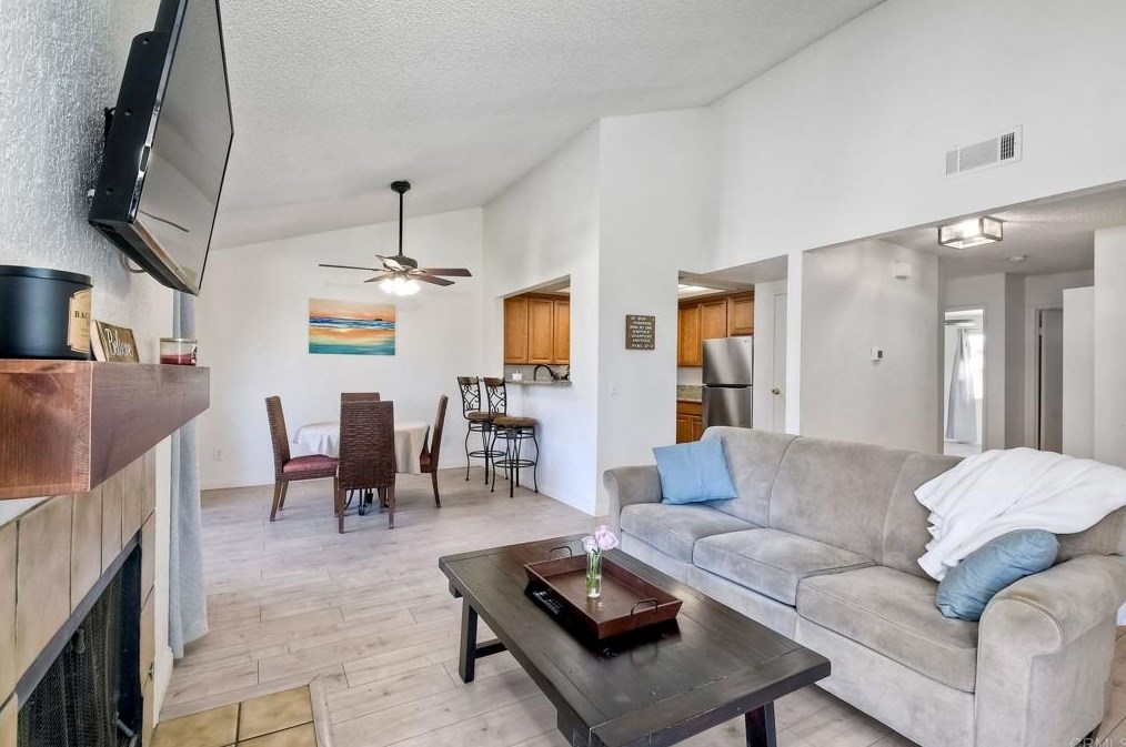 956 Lupine Hills Dr #54, Vista, CA 92081