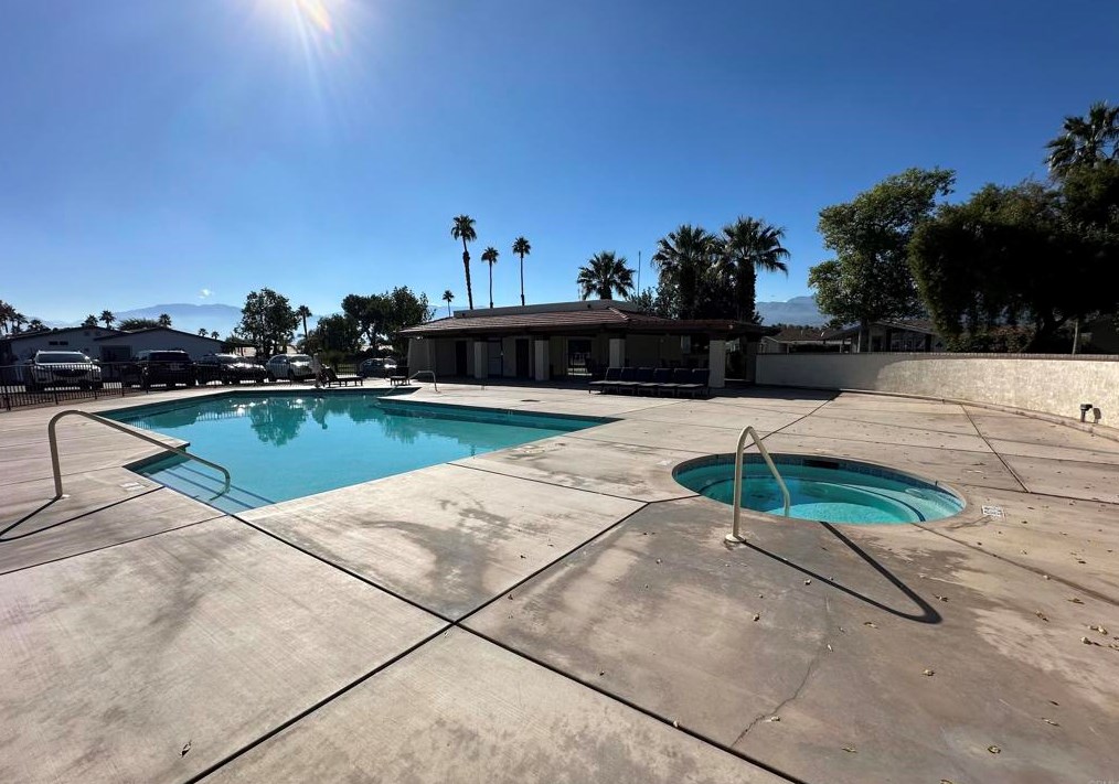 73450 Country Club Dr, Palm Desert CA  92260-8601 exterior