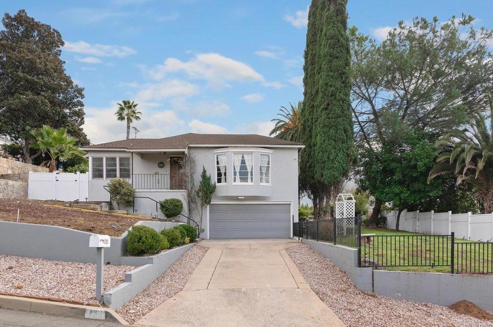 121 W 8th Ave, Escondido, CA 92025