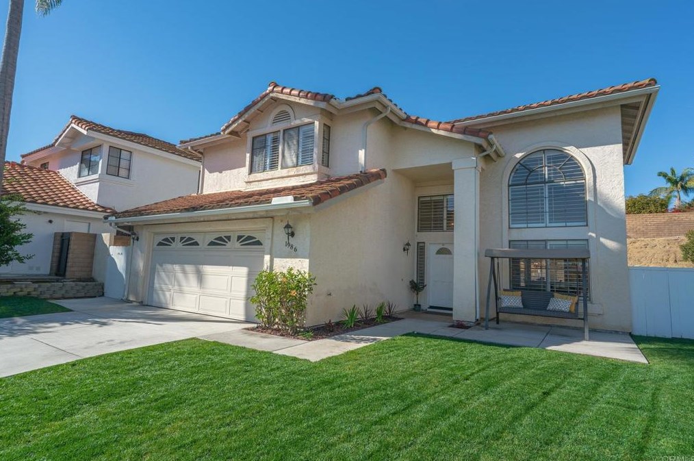 1986 White Birch Dr, Vista, CA 92081
