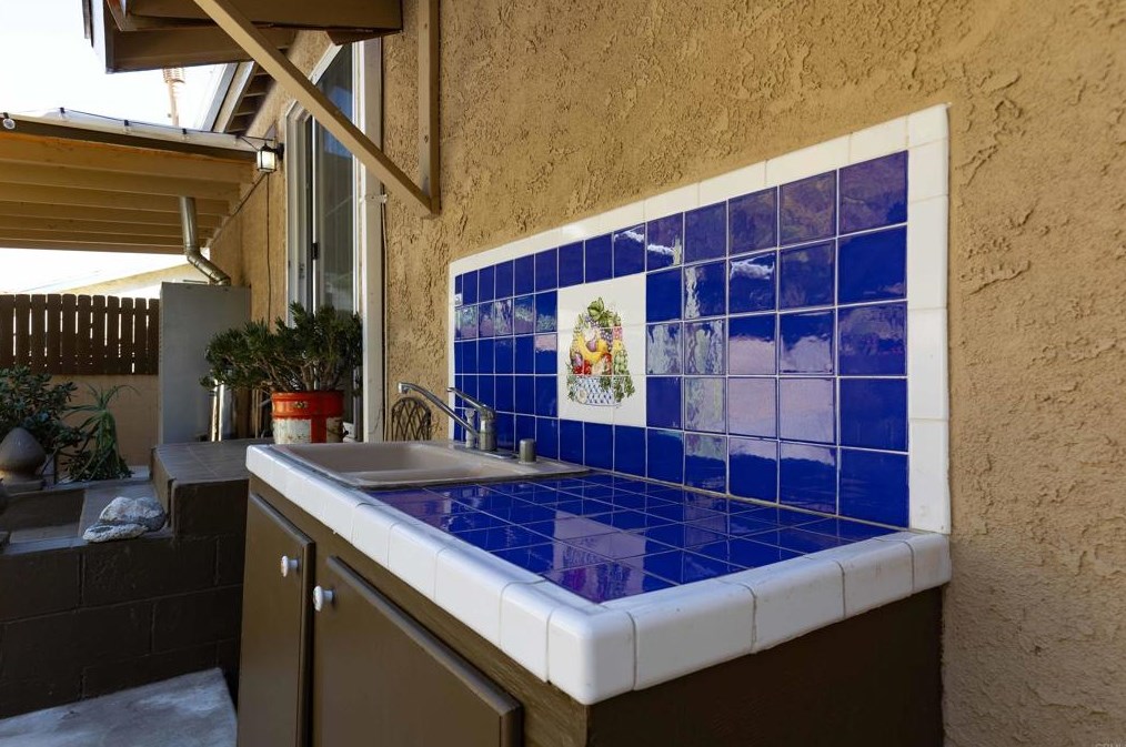 4917 Ithaca Ave, Los Angeles CA  90032-3310 exterior