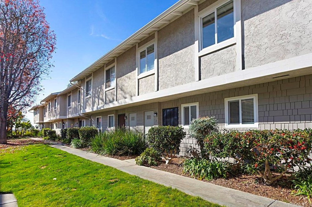 2112 E Vista Way #13, Vista, CA 92084