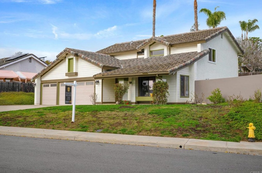 767 Venus View Dr, Vista, CA 92081