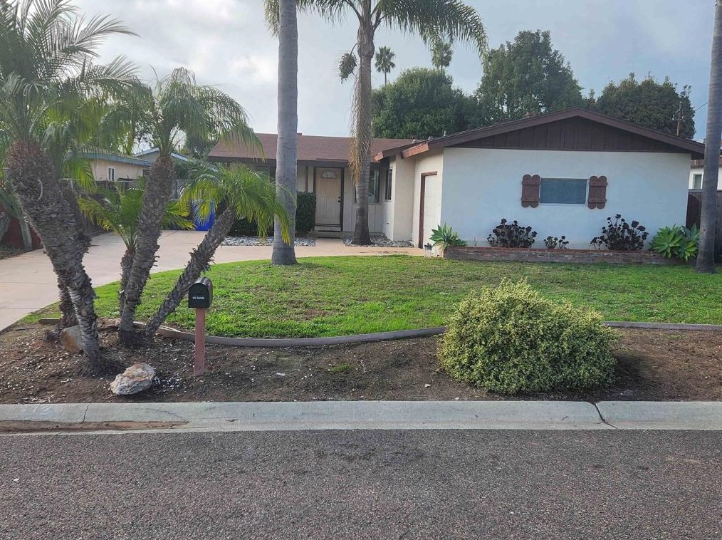 2612 Davis Ave, Carlsbad CA  92008-1453 exterior