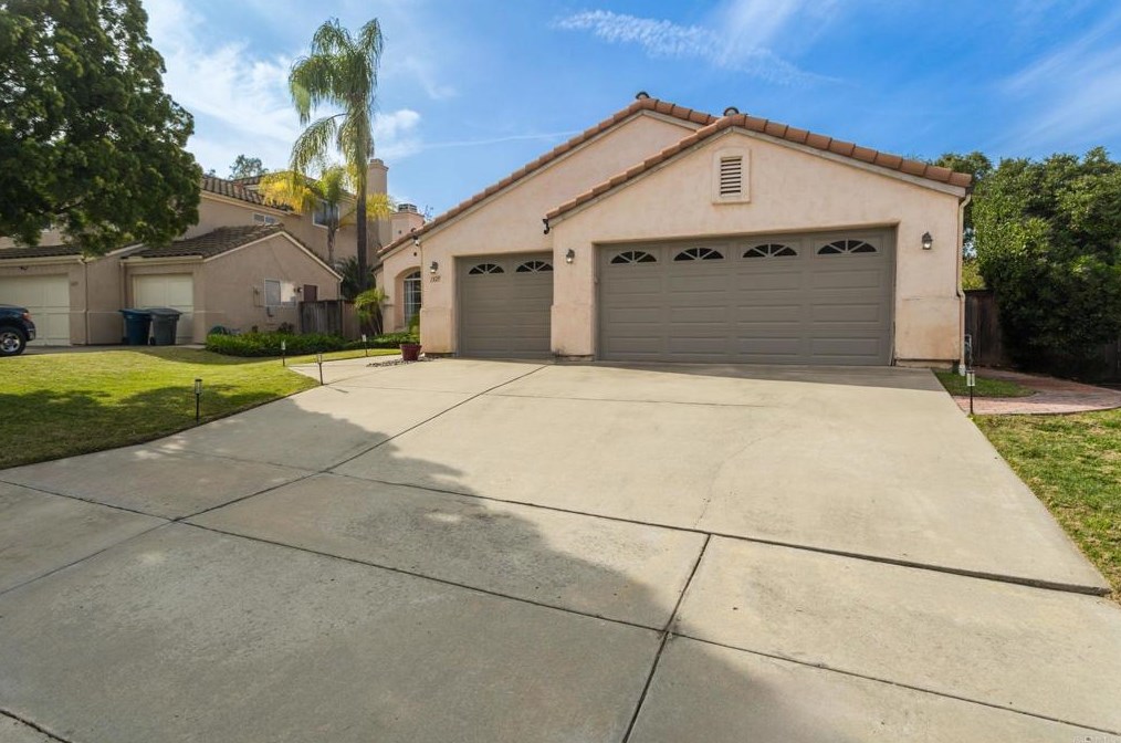 1325 Linsay Pl, Escondido, CA 92026